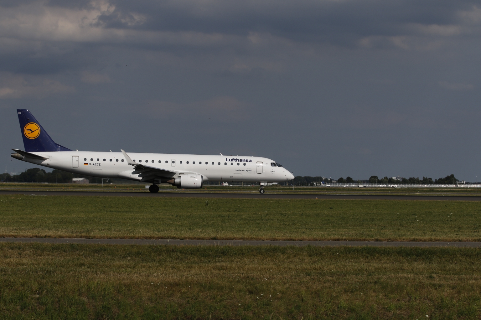 Preview Lufthansa Cityline D-AECA Embraer ERJ-190LR (7).JPG